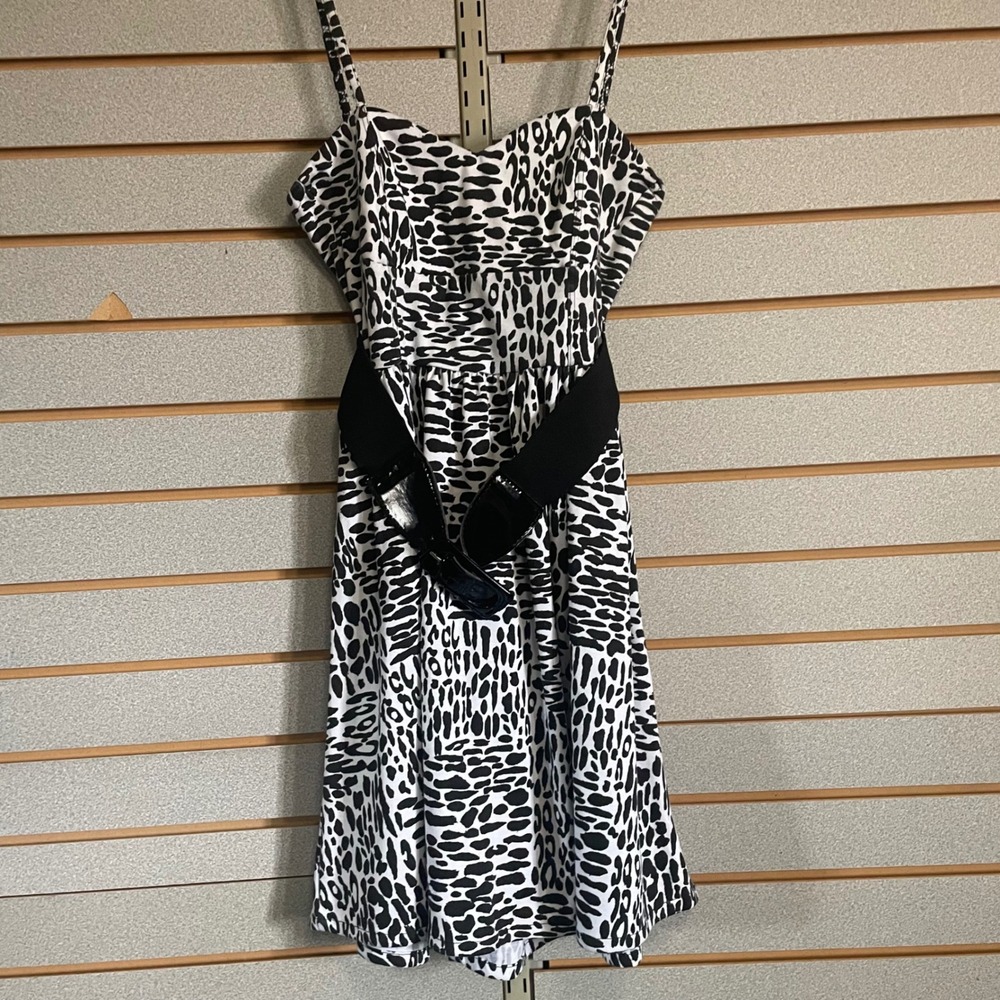 APRIL USA‎ Women's Black White Animal Print Fit Flare Dress with Belt Size M